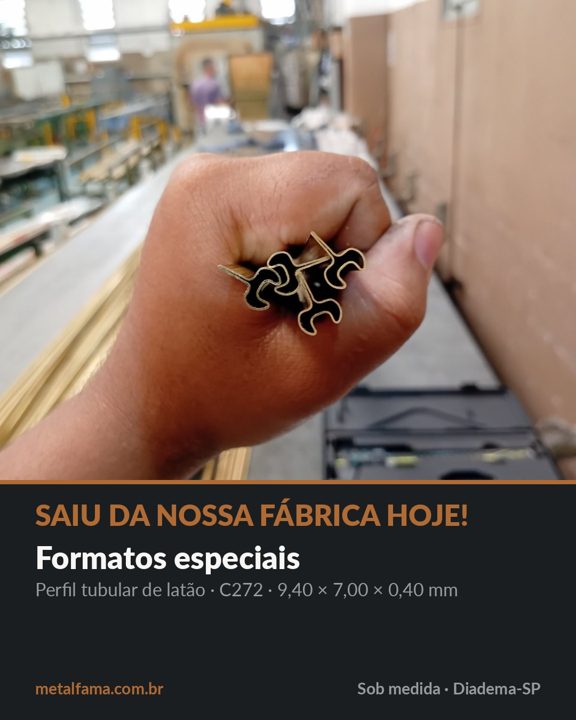 Saiu da nossa fábrica hoje! Perfil tubular de latão, C272, 9,40 × 7,00 × 0,40 mm, trefilado aqui em Diadema.